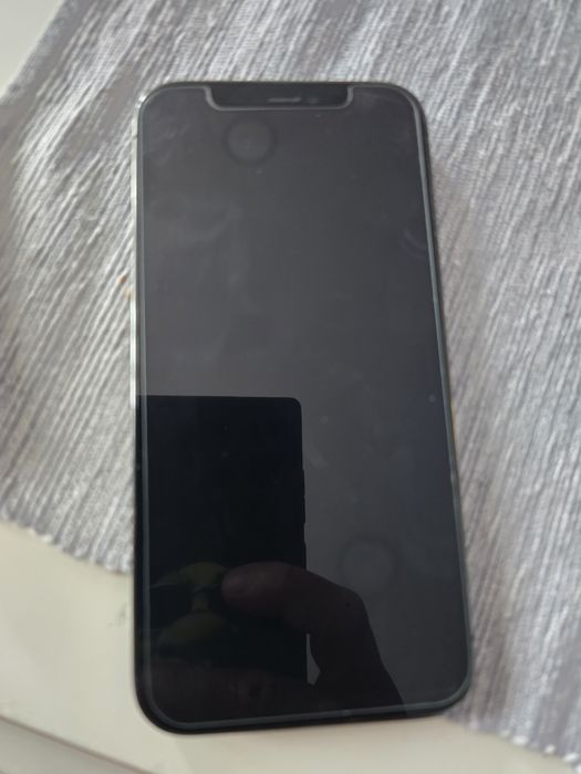 Продавам Iphone 12 pro