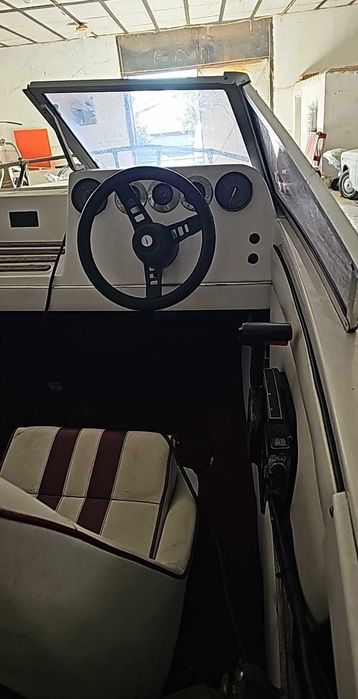 Бързоходна лодка