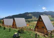 Cabane case foișor din lemn