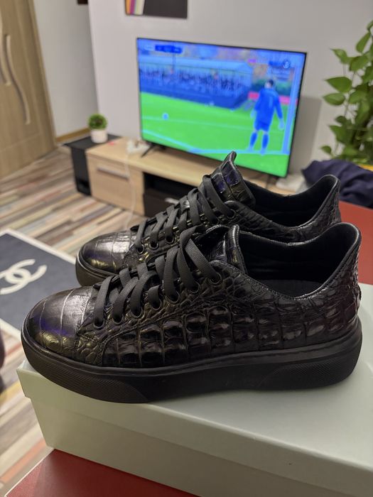 Adidasi piele de piton marimea 39