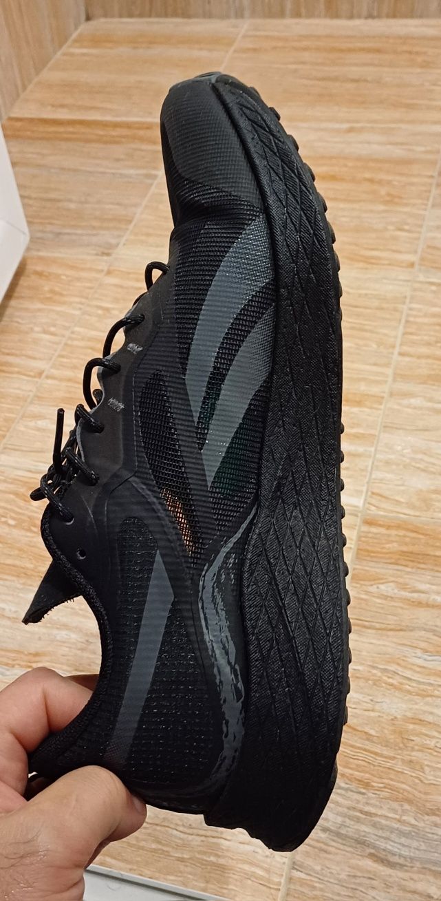Маратонки REEBOK 43 номер
