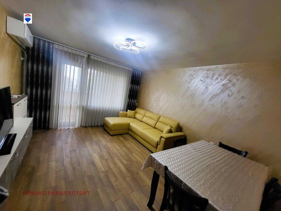 Продава се Двустаен апартамент в Русе, Център - 67 кв.м за 2384 €/кв.м - Снимка #2