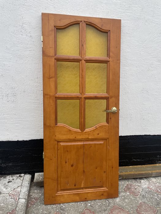 Межкомнатную дверь б/у