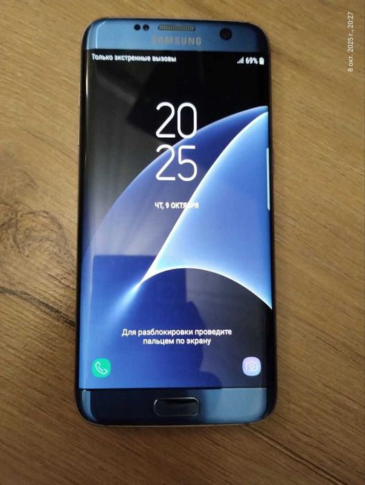 Samsung S7 edge в отличном состоянии.