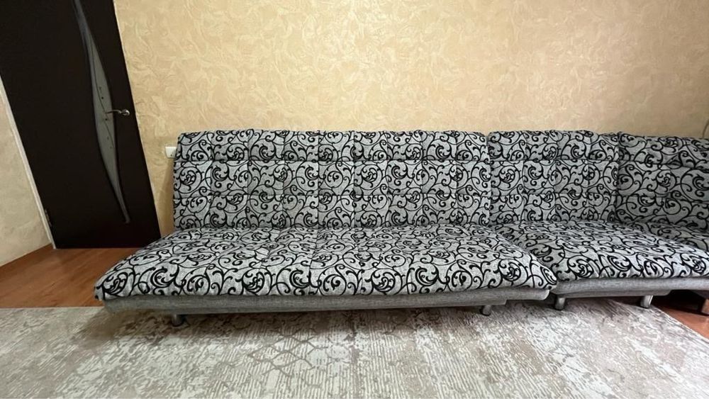 Продам угловой диван, раскладной.