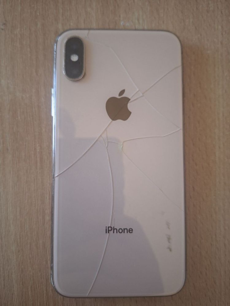 Iphone Xs orqa singan sroch sotiladi