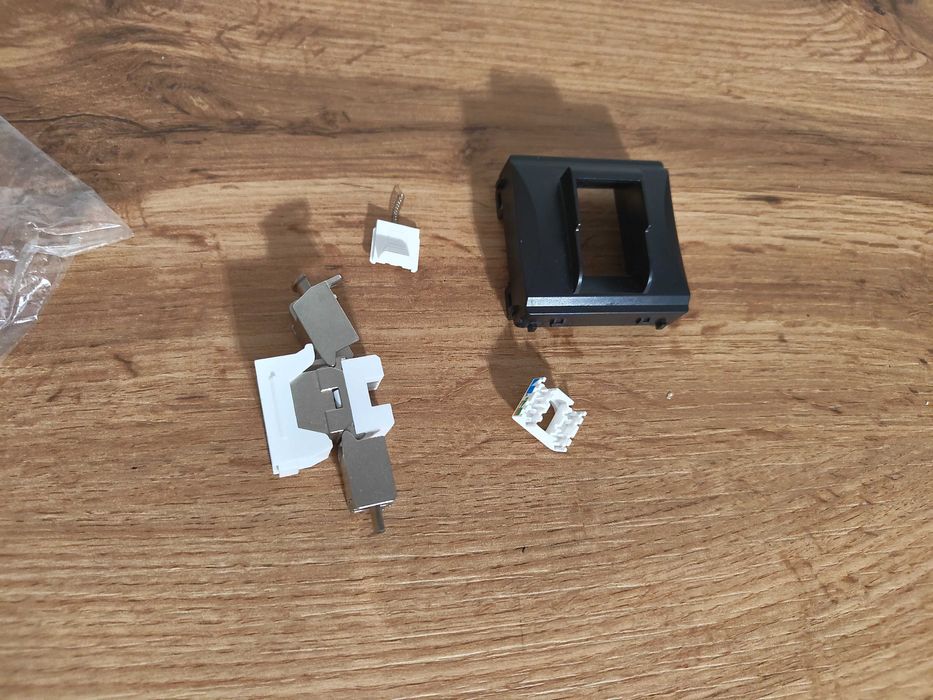 Rutere/puncte de acces Wi-Fi + Ethernet, 300 MB/s, tester  cabluri