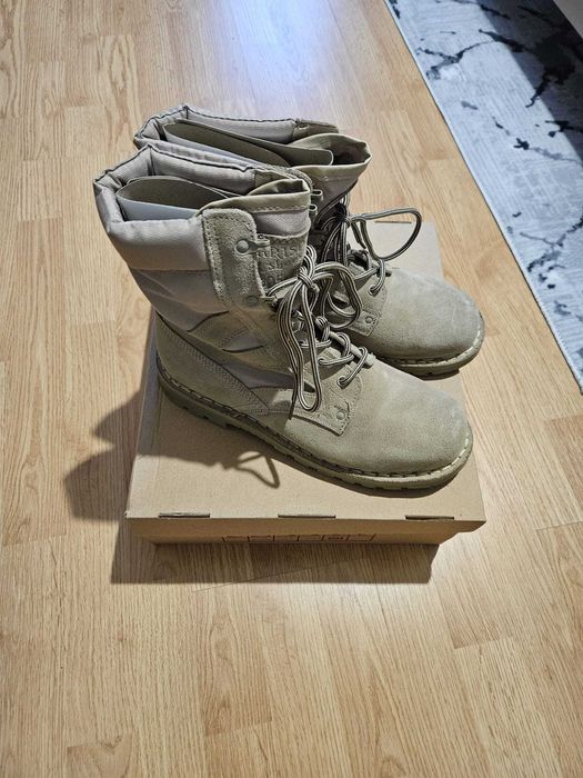 Bocanci militari vara