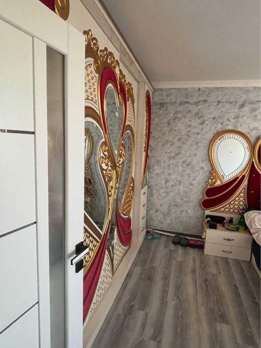 Vând apartament 3 camere – Zona Str. Bucuresti