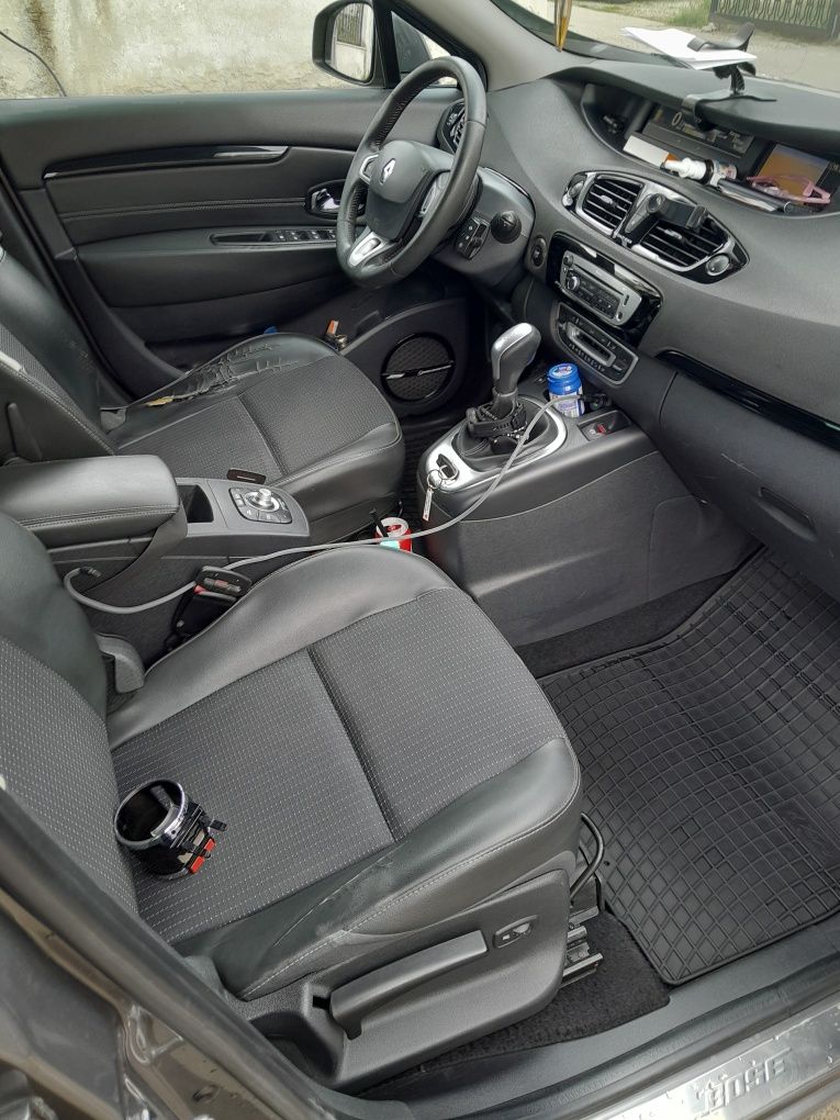 Vând schimb Renault Scenic 2012 2.0