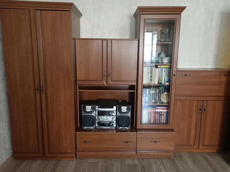 Продам за символическую цену стенку