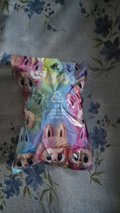 Figurină Labubu Curcubeu – Pop Mart, ediție originală, sigilată
