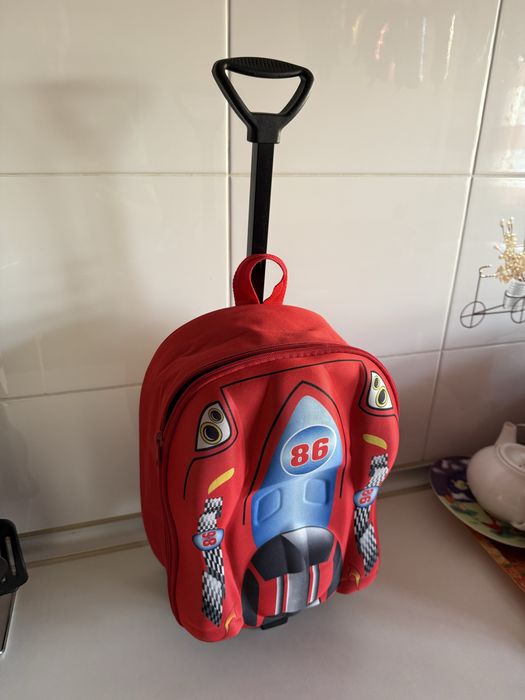 Чемодан детский на колёсиках