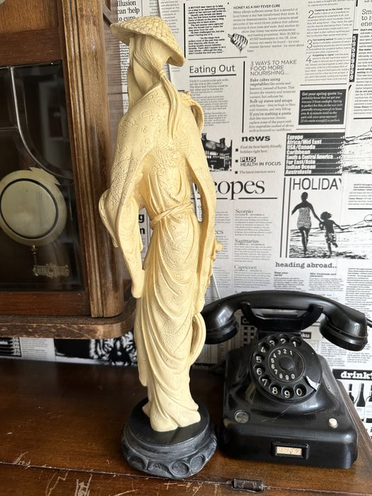 Statueta orientala rasina