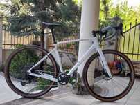 Bicicleta Cube Gravel carbon/1x12 schimbator electric .