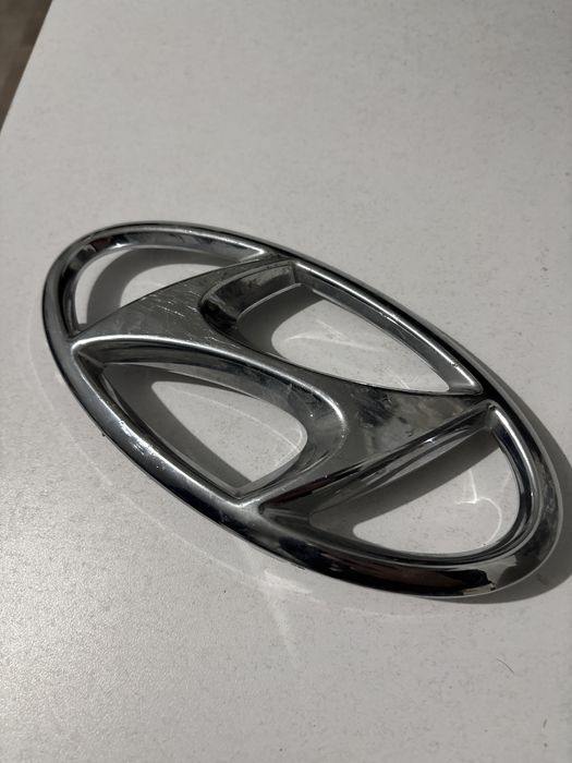 Значок хюндай оригинал б/у