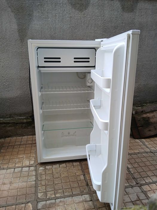 Малък Хладилник Arielli