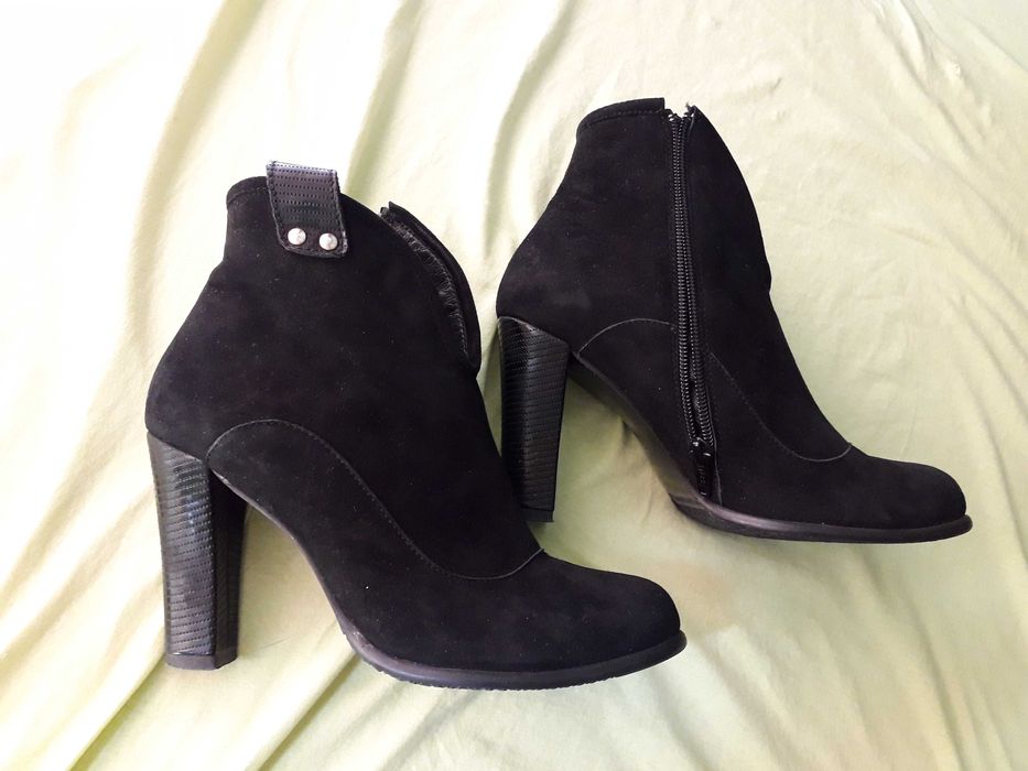 Ghete Botine cu toc piele intoarsa nr 37