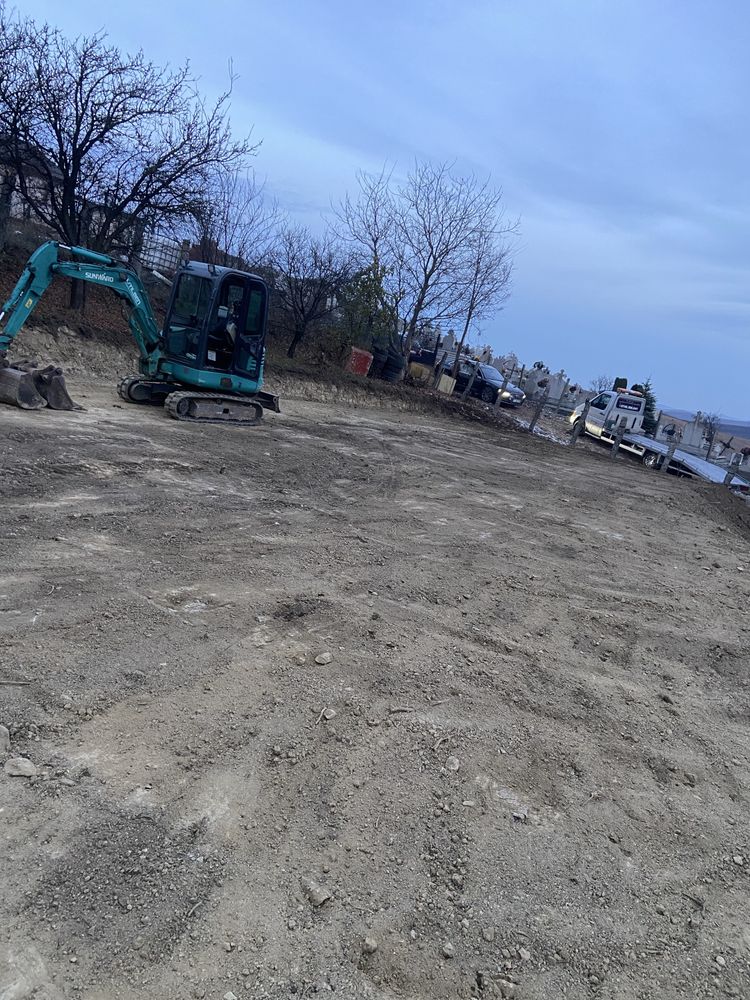 inchiriez miniexcavator 2,7 t