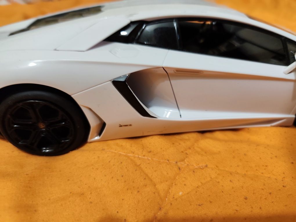 Кола с волан контролер LAMBORGHINI AVENTADOR LP700 1:14