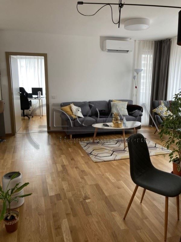 Продава се Тристаен апартамент в София, Хладилника - 120 кв.м за 2625 €/кв.м - Снимка #2