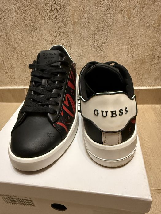 Кожени маратонки Guess Rockie