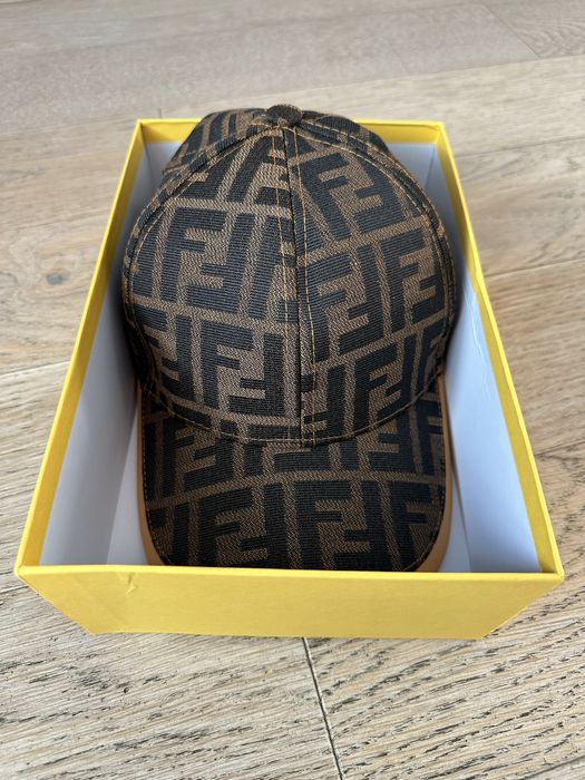 Чисто нови шапки на Fendi 2 принта