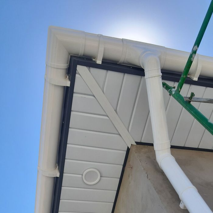 Крыша. Сайдинг водосток. Карниз