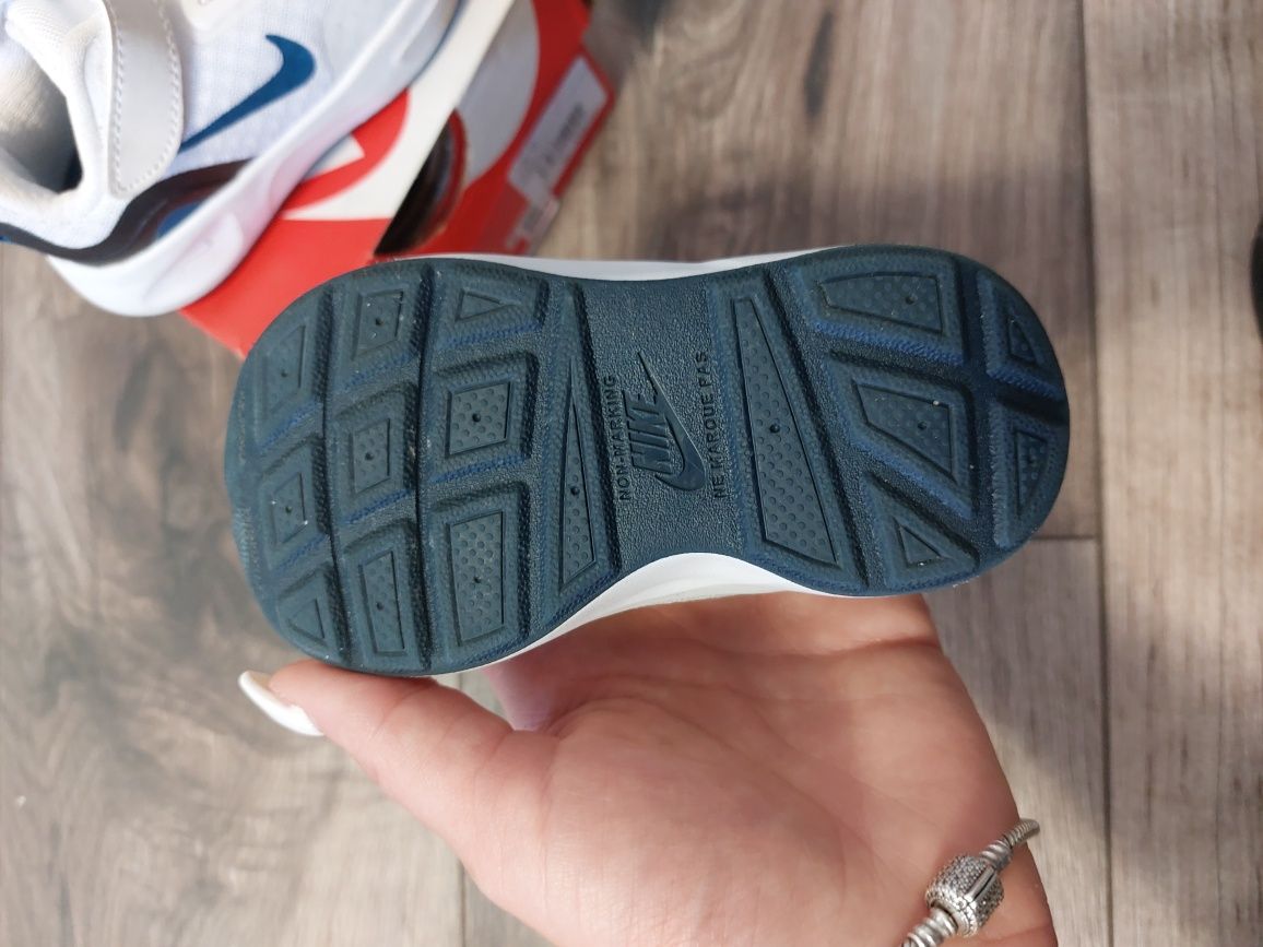 Papuci Nike bebe
