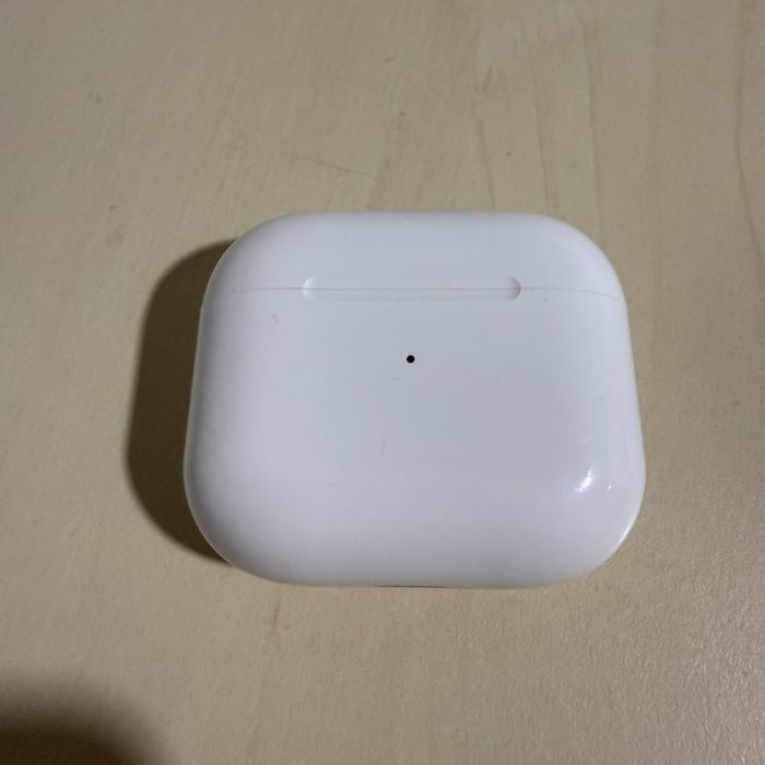 AirPods 3.