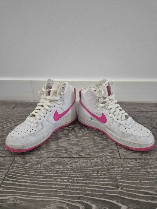 Nike Air Force 1 Fuchsia ingrijiti.