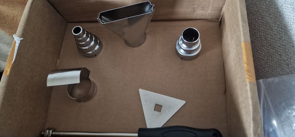 Scule pentru baterii Makita