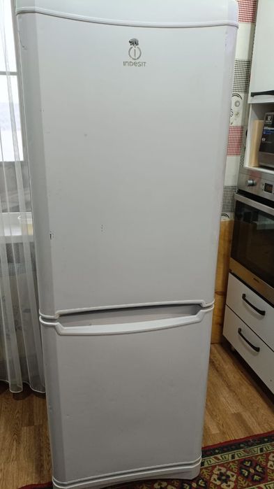 Холодильник indesit