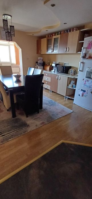 Vand apartament la cheie