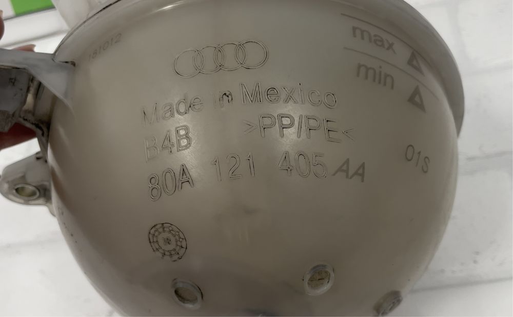 Казанче антифриз AUDI Q5 / SQ5 80A121405AA