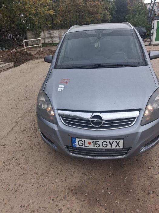 Opel Zafira B an 2008