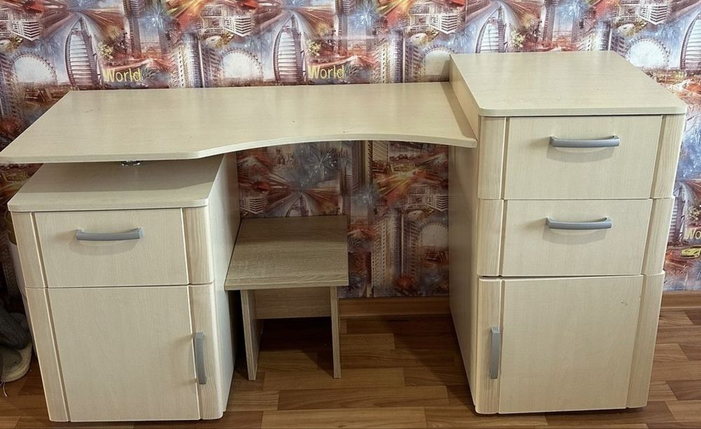 Шкаф, туалетный стол