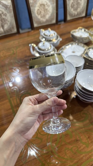 Комплект посуда сотилади . Холати зор. 12 персоналик