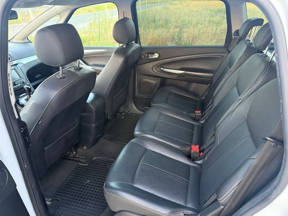 Ford S-max 2011 година
