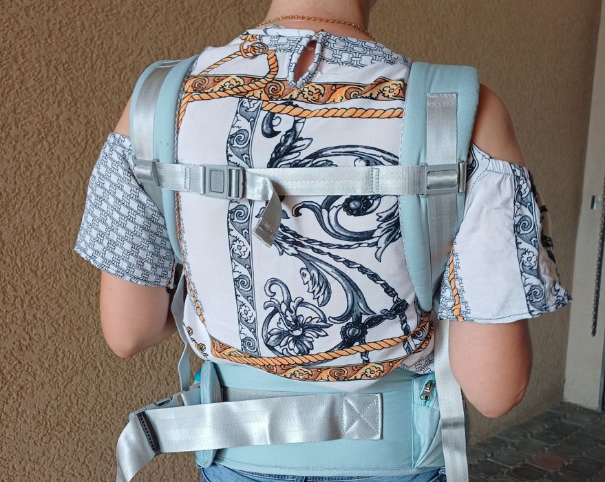 Vând marsupiu bebe ergonomic cu scaunel!