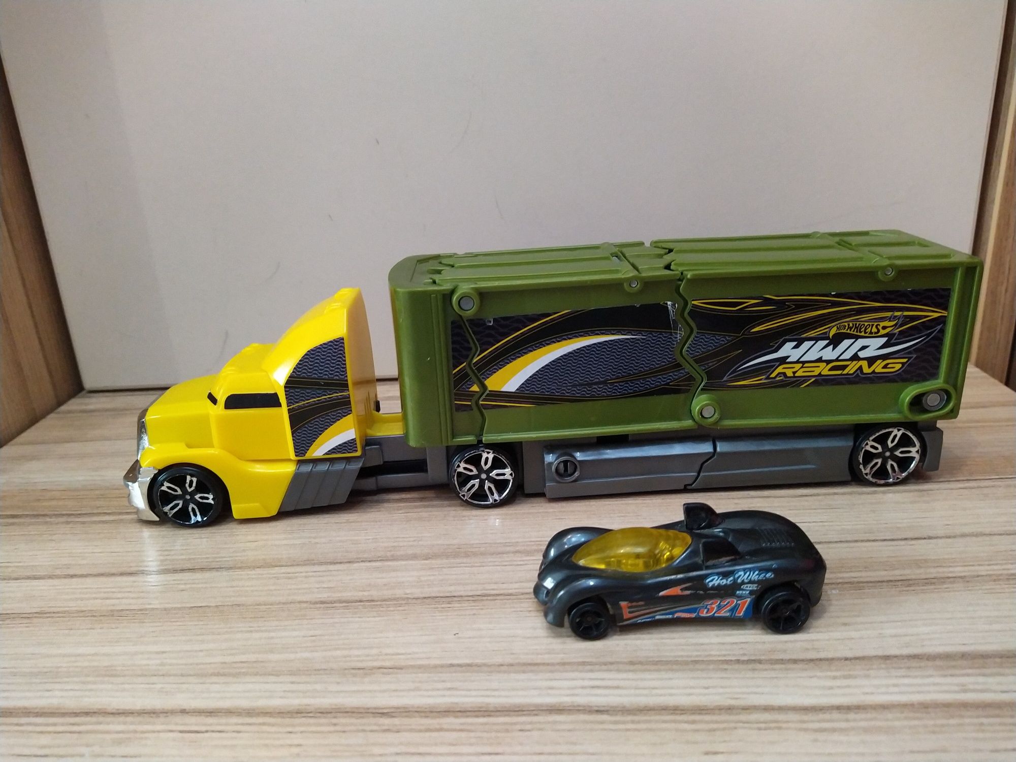 Камион за катастрофи Hot Wheels