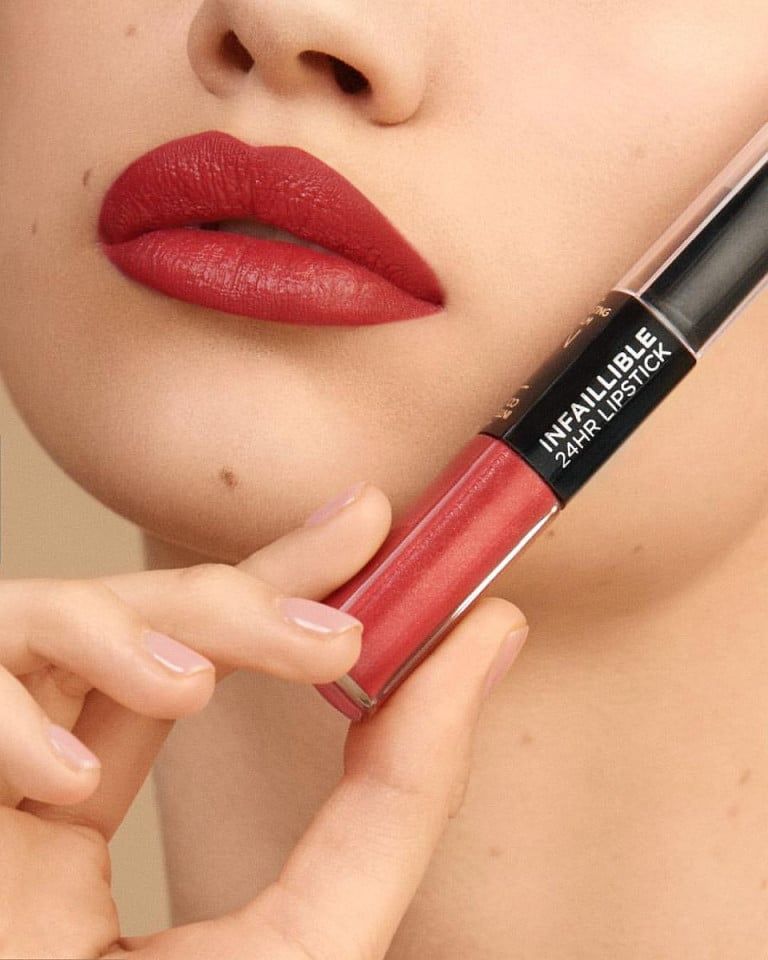 Ruj de buze rezistent Loreal cu 2 capete Nuanta 507 Relentless Rouge