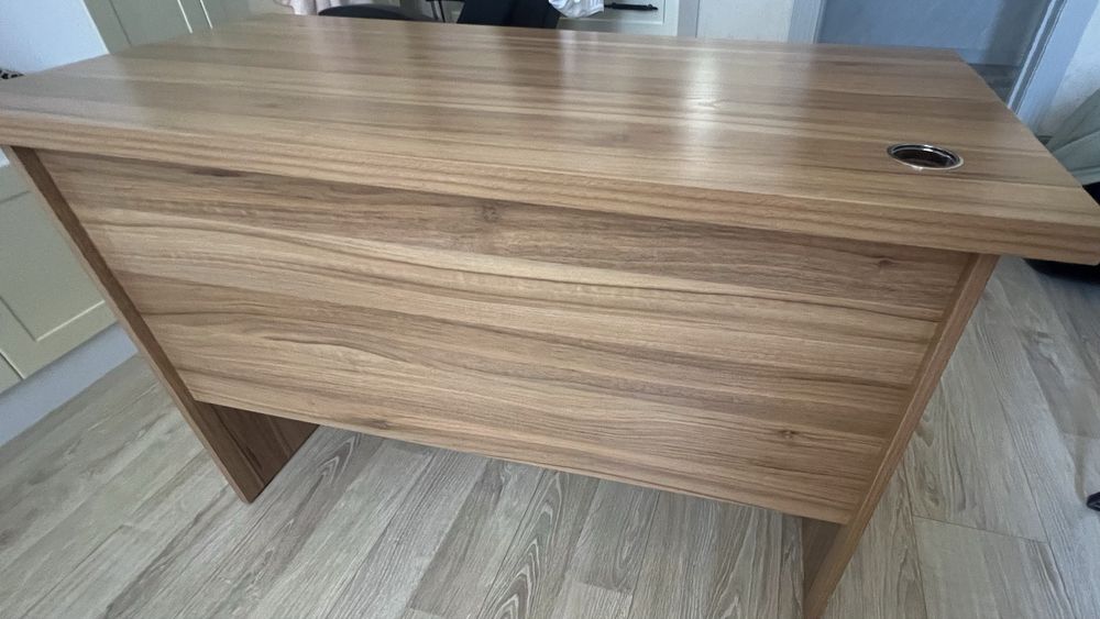 Срочно продам стол парта