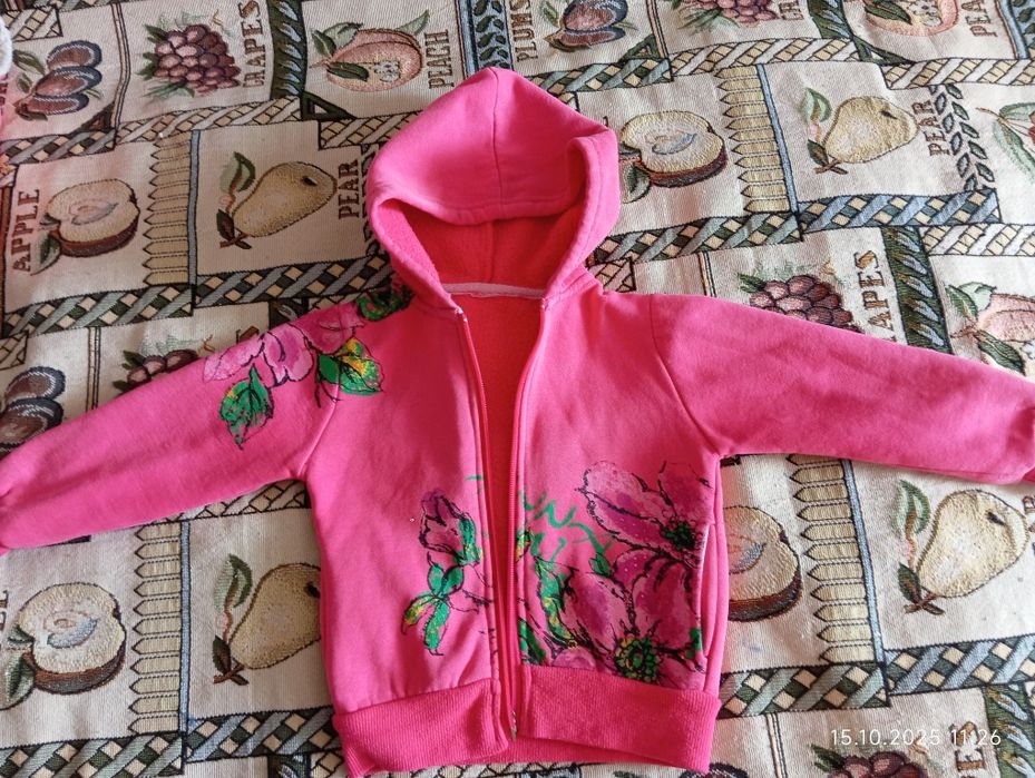 Теплые толстовки и жилетка с мехом