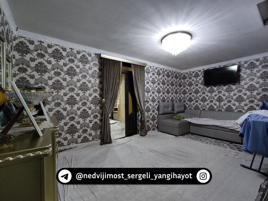 Сергели Чаш тепа кварт на земле 4ком+Хол 100кв,м. 100м до 1 ст метро