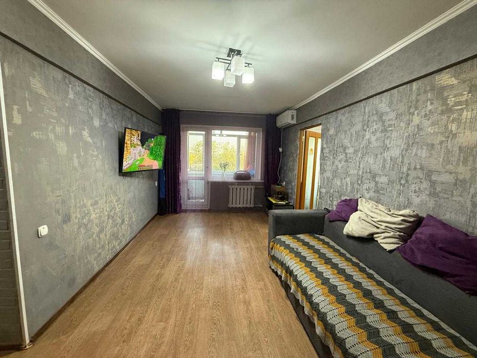 3 комнатная на 30 квартале 2 этаж