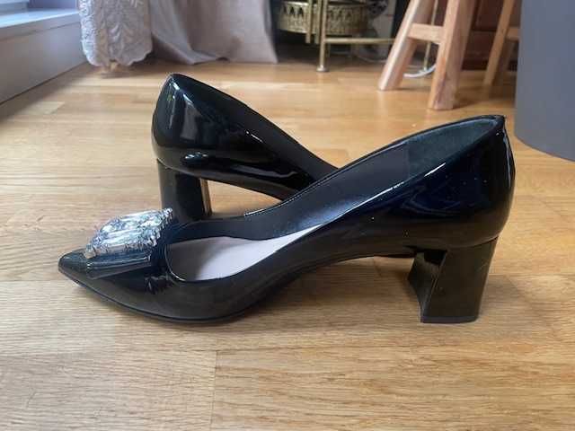Елегантни черни дамски обувки с разкошен орнамент
