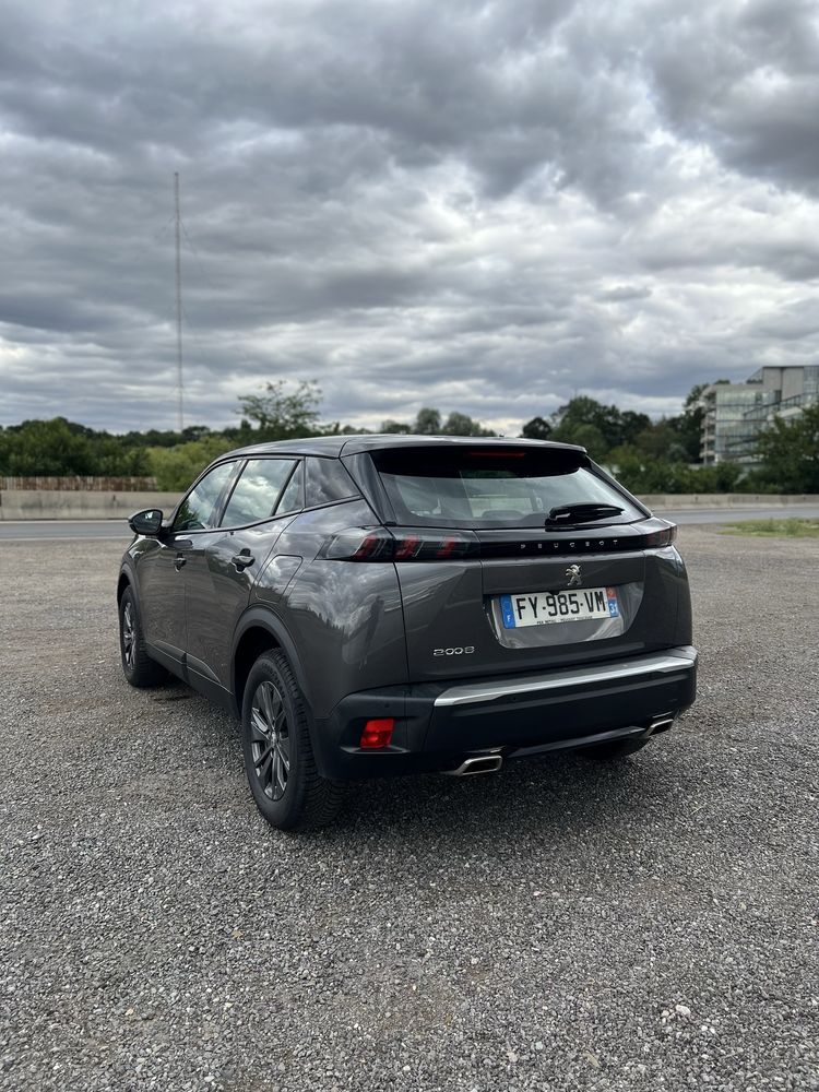 Vand Peugeot 2008 ,1.2 benzina , 2021