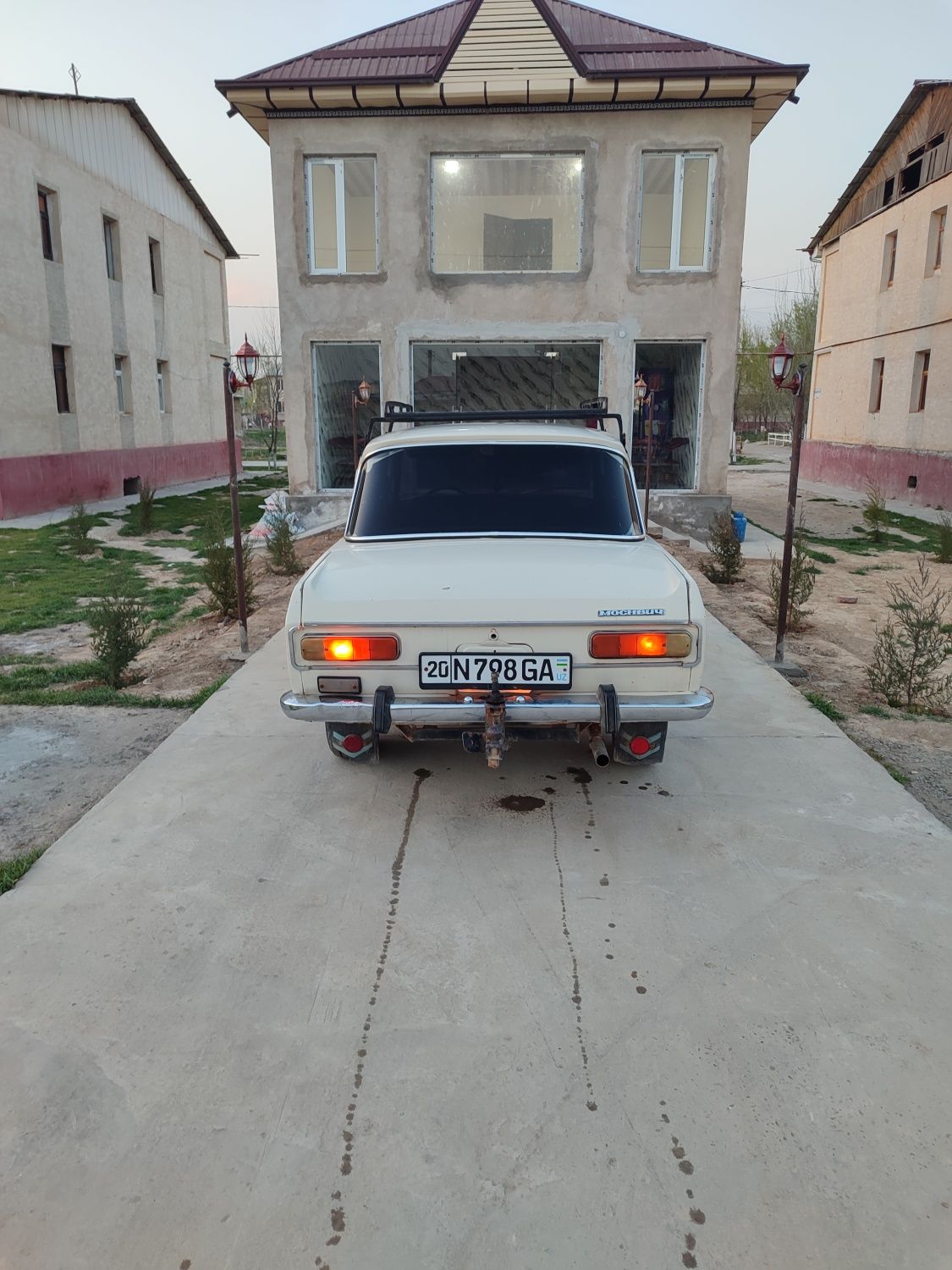 Moskvich AZLK SROCHNO Sotiladi Prisepi bilan narxi 22 million kami bor