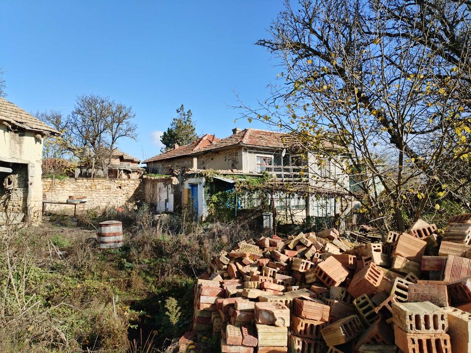 Имот с къща в С. Ягнило, Варна 30 000 Евро